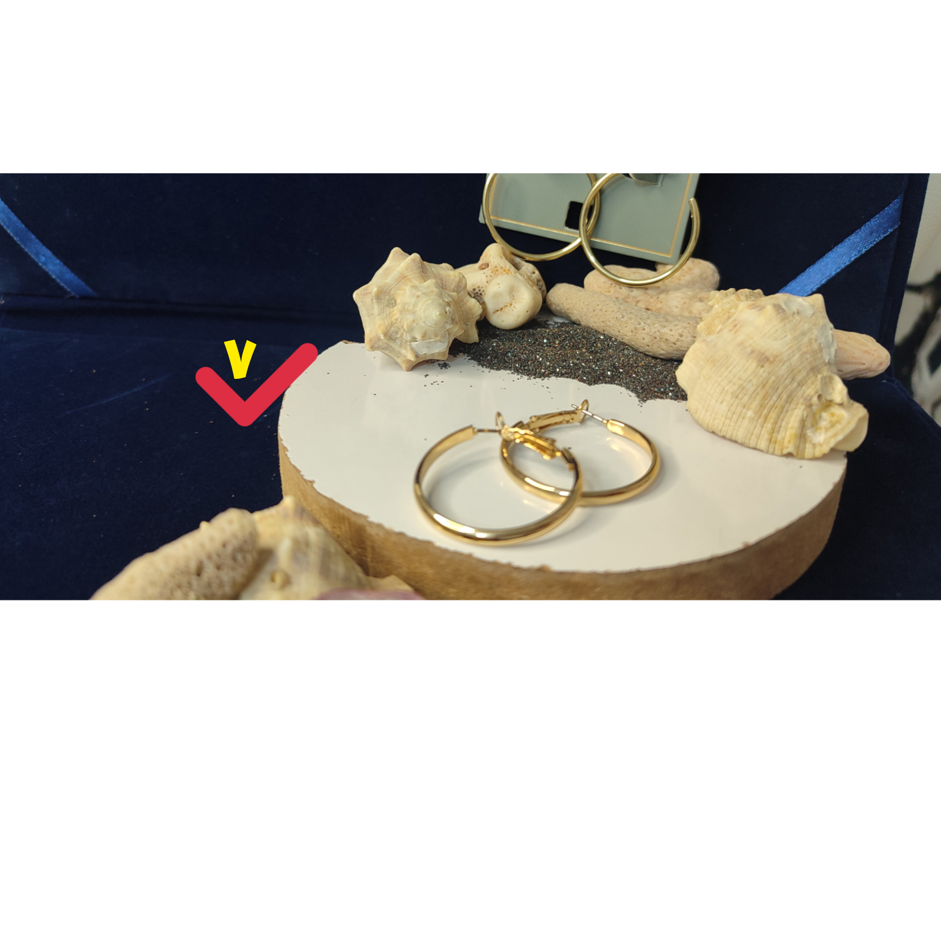 گوشواره طلایی قفل دار رنگ ثابت